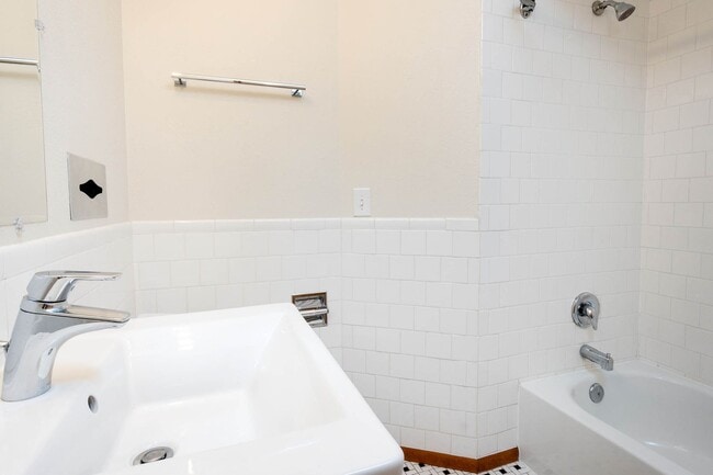Building Photo - West Hills 4 Bdrm+, 3 Bath Mid Century - A...