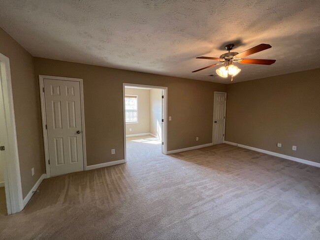 Building Photo - Stunning 4 Bed, 2.5 Bath Home in Cameron