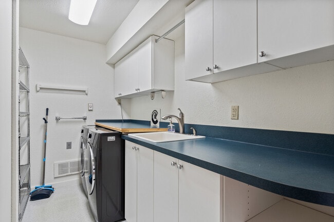 Building Photo - 12135 107th Ave NE