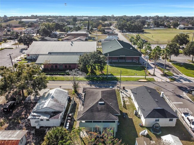 Building Photo - 1002 Avenue E