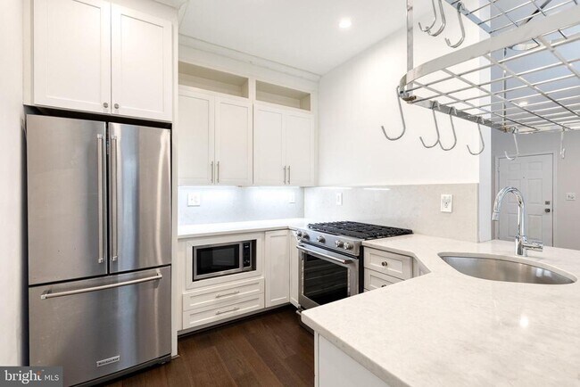 Building Photo - 645 Oakland Hills Dr