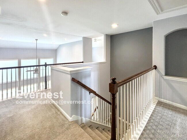 Building Photo - 4-Bedroom Home with Modern Amenities and C...