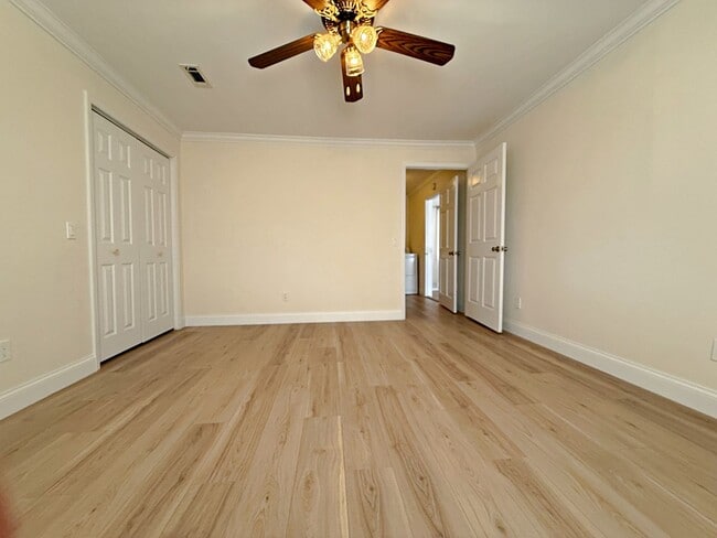 Building Photo - 315 E Millers Cove Rd