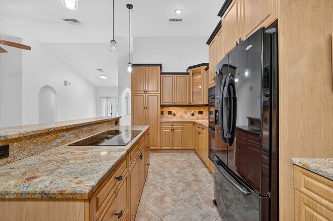 Building Photo - 1180 SW Mirror Lake Cove