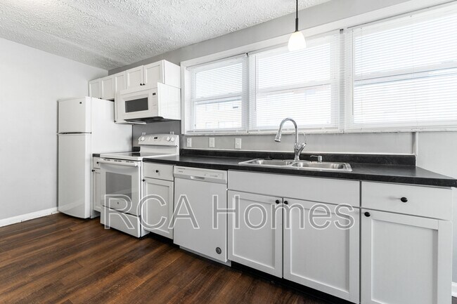 Building Photo - 2435 Shelby St