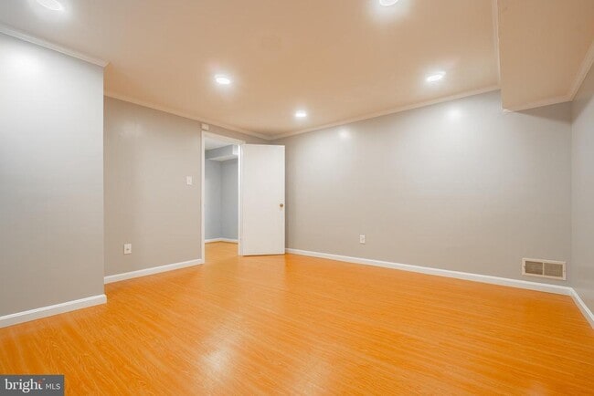 Building Photo - 2426 Falls Pl Ct