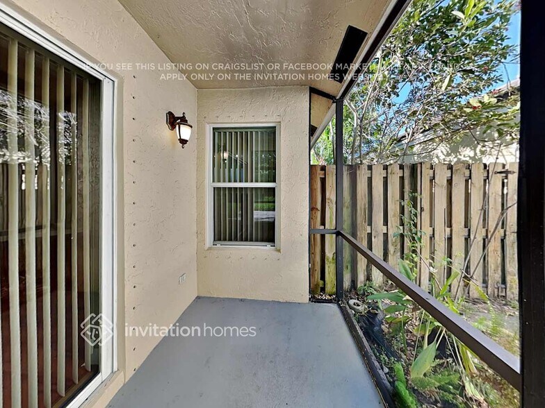 Building Photo - 8931 Lake Park Cir N