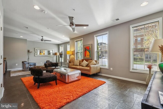 Building Photo - 615 River Mist Dr