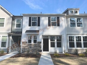 Building Photo - Modern Comfort Meets Peaceful Living—Stunning 3 Bedroom Townhome Near Downtown Raleigh Available ...