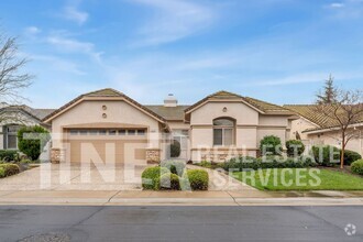 Building Photo - Immaculate 55+ community Sun City Rosevill...