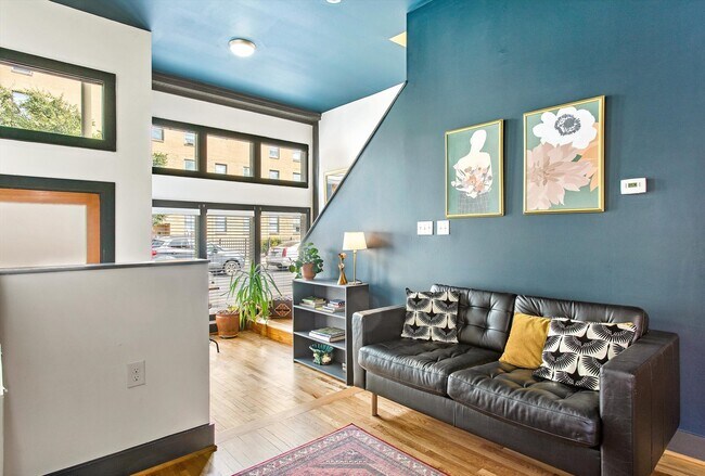 Building Photo - 206 N 1st St