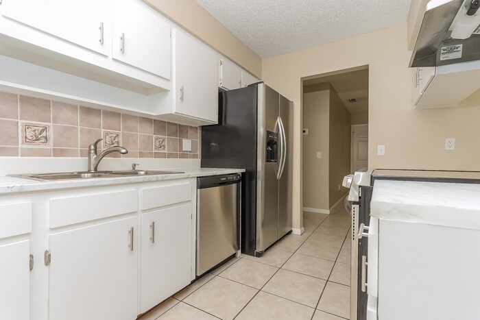 Building Photo - 4134 April St N