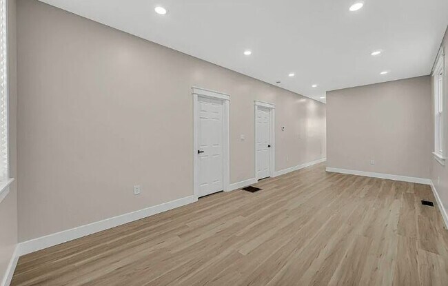 Building Photo - 724 Willow Ct