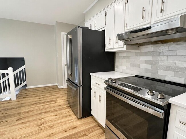 Building Photo - 247 Brookside Ct