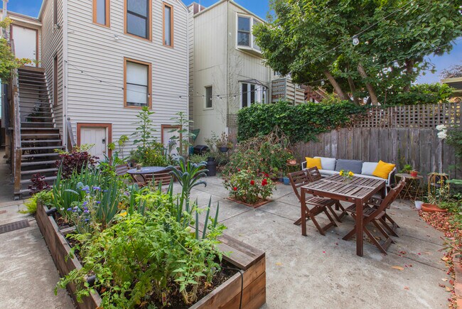 Building Photo - 32A Landers St