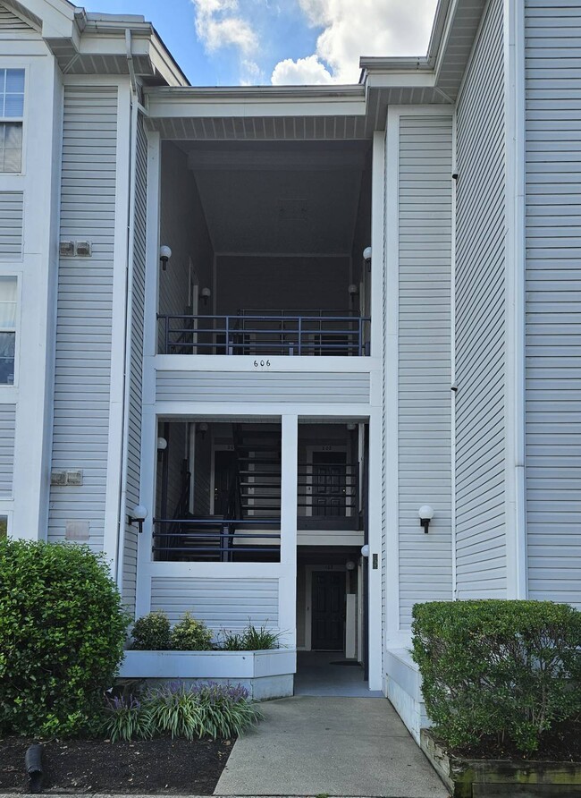 Building Photo - 606 Moonglow Rd