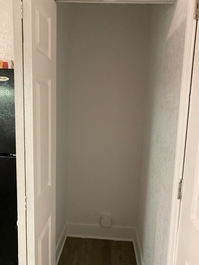 Storage Space - 735 27th Ave W