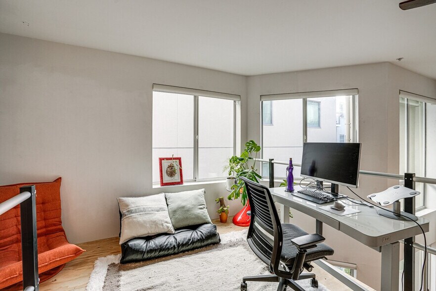 Building Photo - 661 5th St