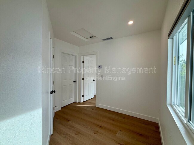 Building Photo - 607 Lemon Way