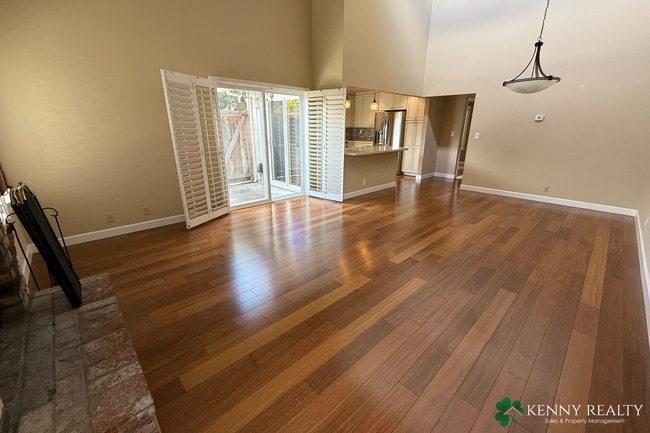 Building Photo - Modern Foster City 3 Bedroom Townhome with...