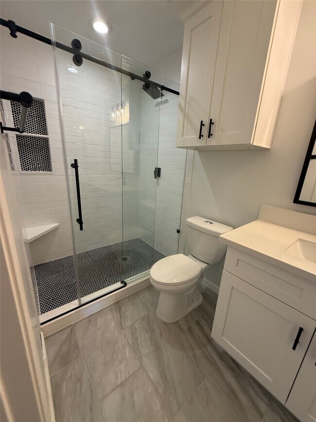 Building Photo - 609 W 20th St