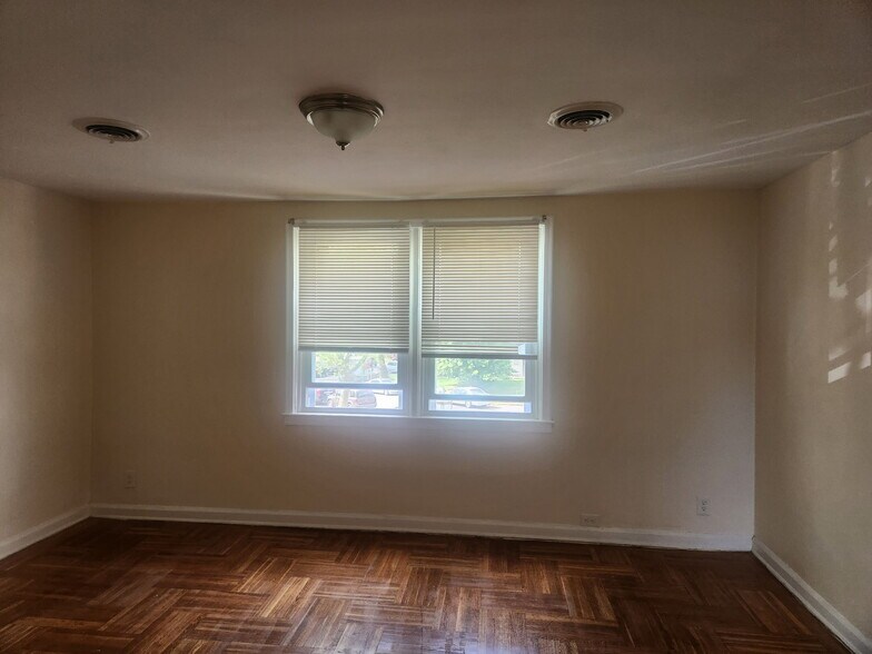 Building Photo - 18 Corbin Ct