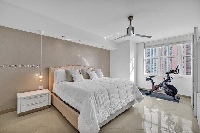 Building Photo - 3340 NE 190th St