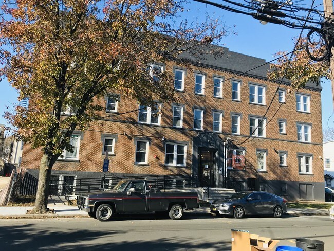 Primary Photo - 175 S Munn Ave