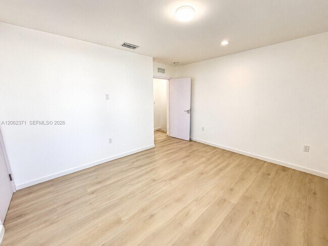 Building Photo - 552 NW 7th St