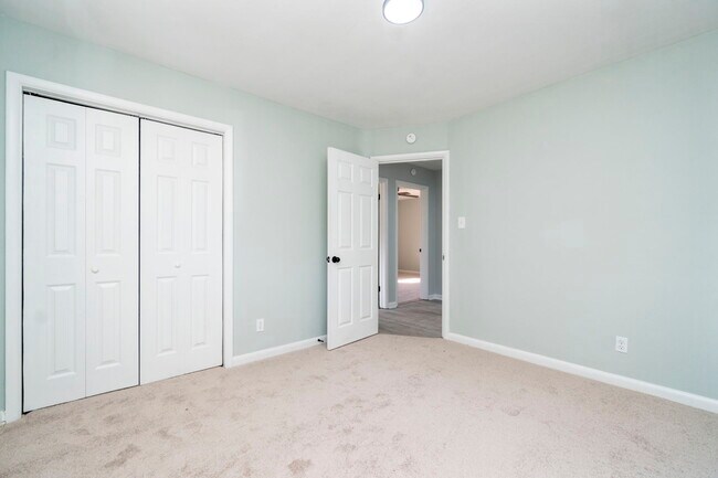 Building Photo - 152 Mann Dr