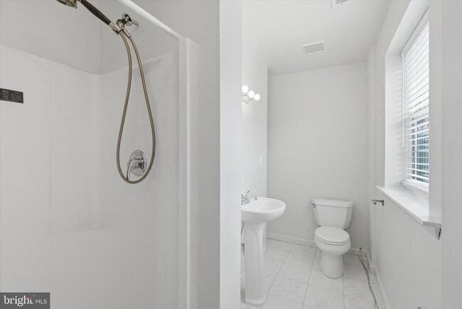 Building Photo - 1347 S 6th St