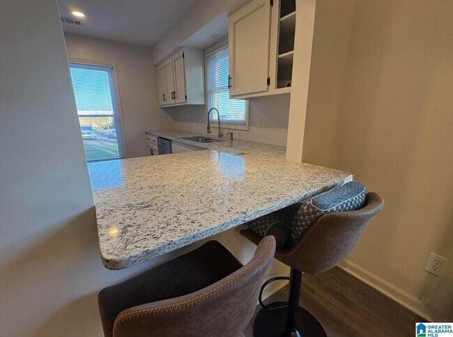 Building Photo - 1022 Vestavia Manor Dr