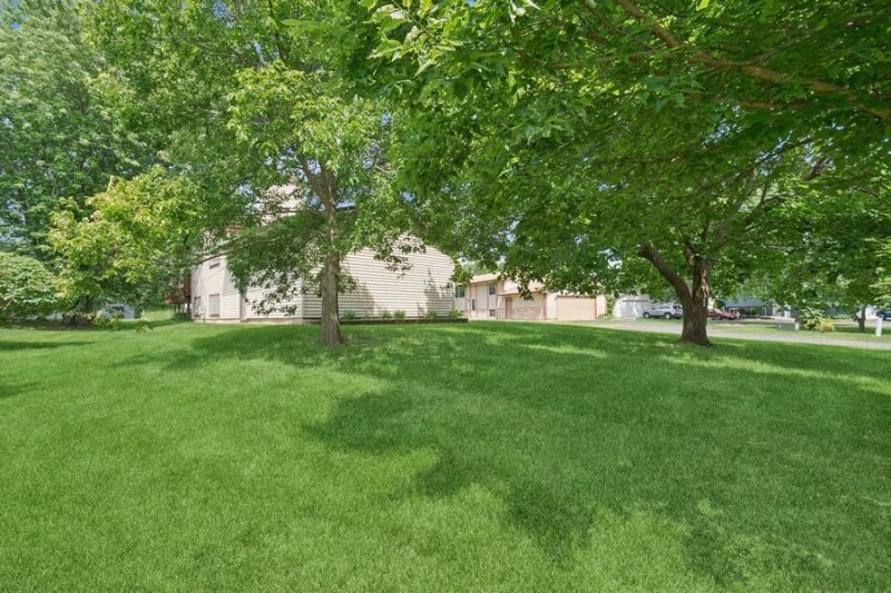 Building Photo - 8983 Vinewood Ln N