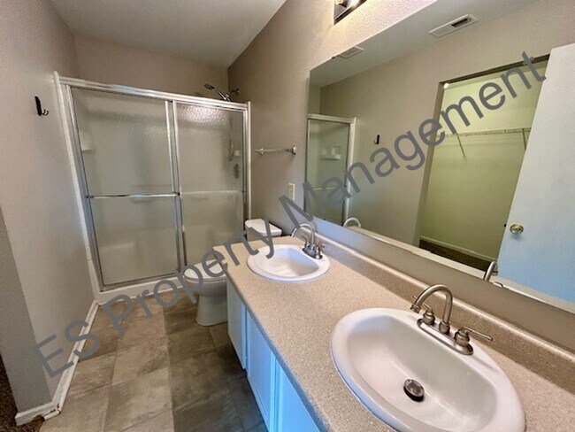 Building Photo - Great 3 Bedroom 2.5 Bathroom Two Story Home with Loft in Lawrence!