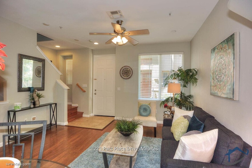 Building Photo - 221 Parc Place Dr