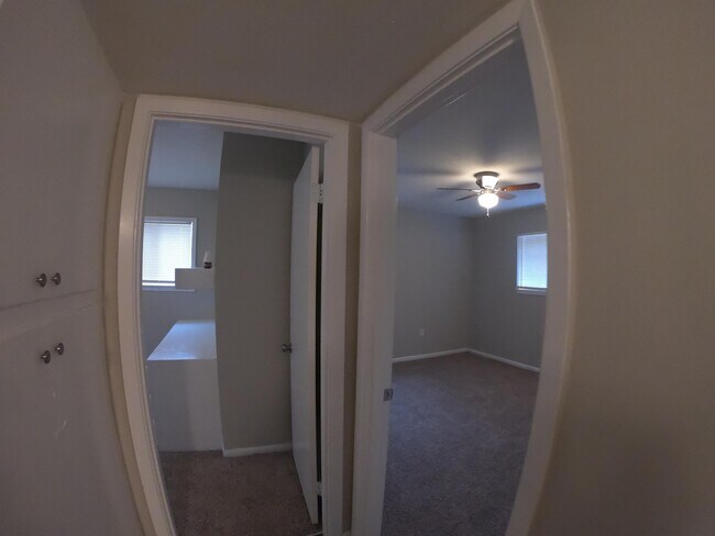 Building Photo - 3256 Suncrest Dr