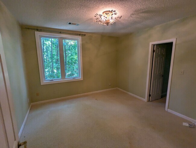 Building Photo - Fabulous 5 Bedroom Home in North River