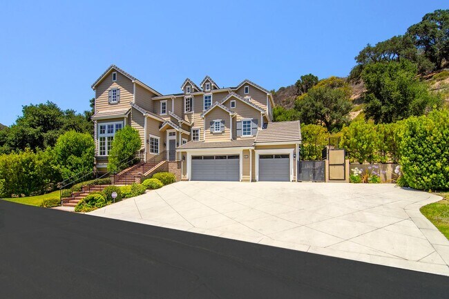Building Photo - 1821 Tamarack St