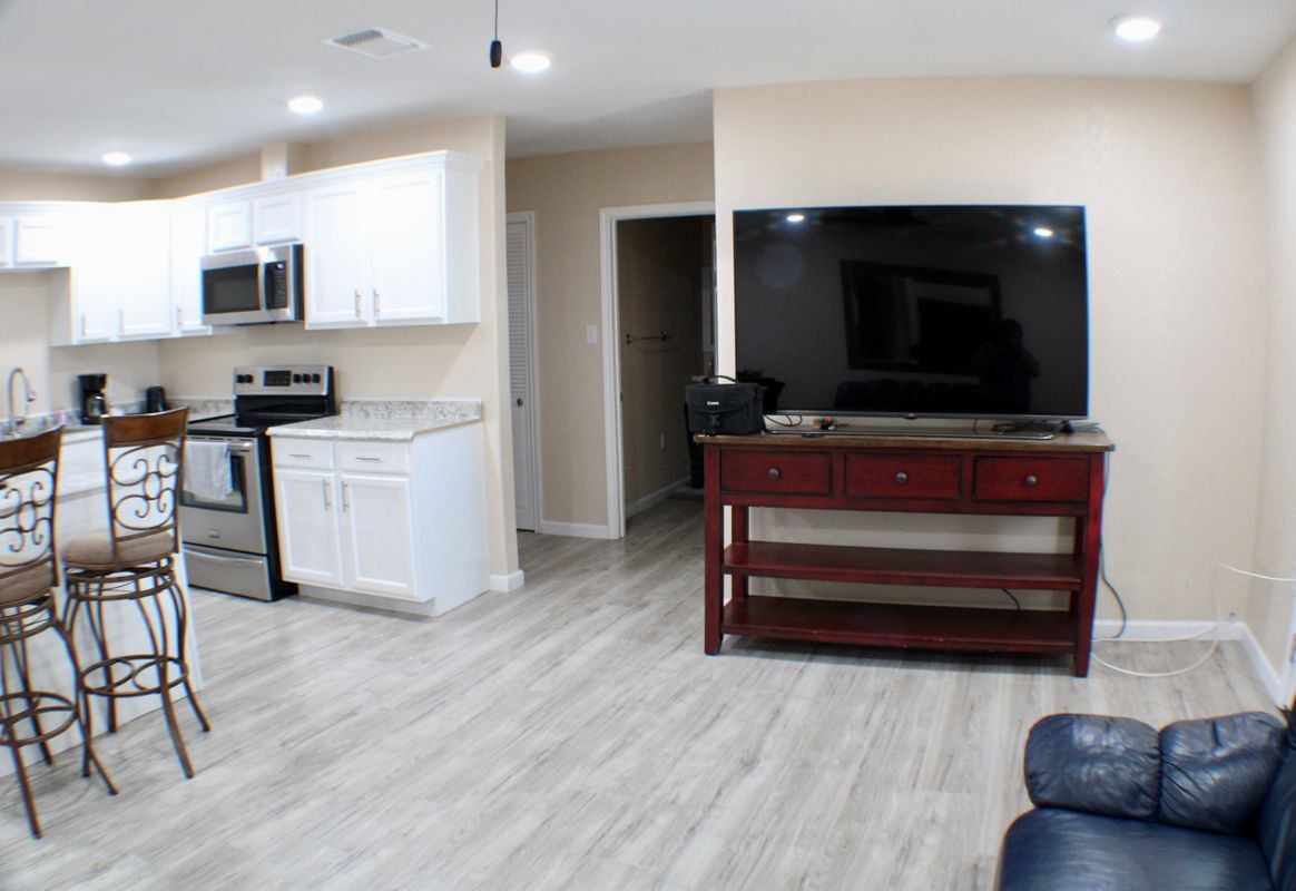 Building Photo - 1141 Katy St