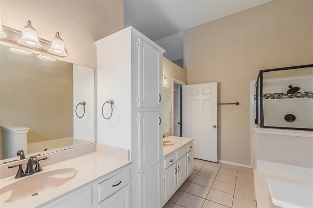 Building Photo - 313 Meadowood Ln