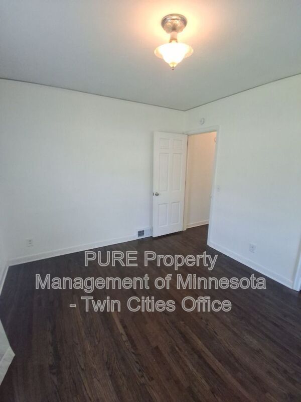 Building Photo - 2632 Toledo Ave S