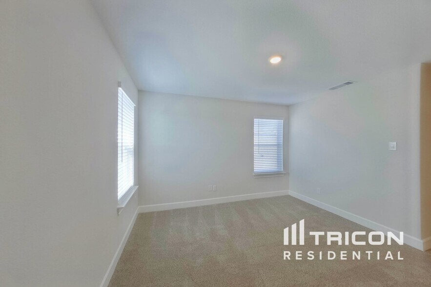 Building Photo - 1206 Dye Blvd