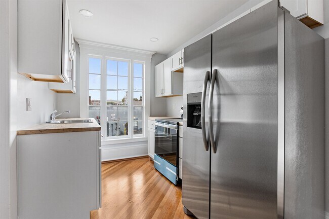 Building Photo - 109 Pleasant St