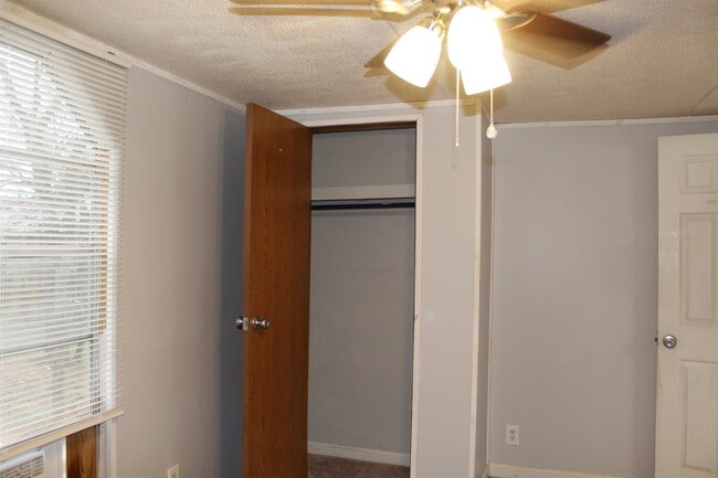 Building Photo - 919 Austin St