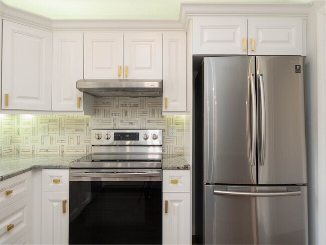 Building Photo - Country-Style Sarasota Living on a Full Acre - Pool Home with Oversized Workshop — Move-In Ready Now