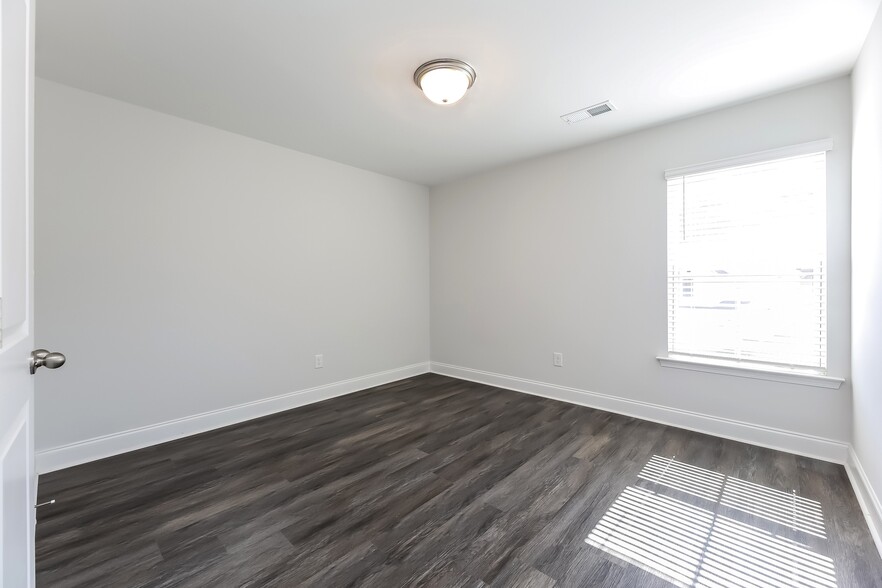 Building Photo - 120 Renwood Rd