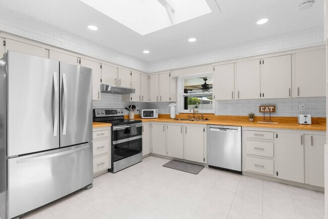 Building Photo - 31178 Park Ridge Dr