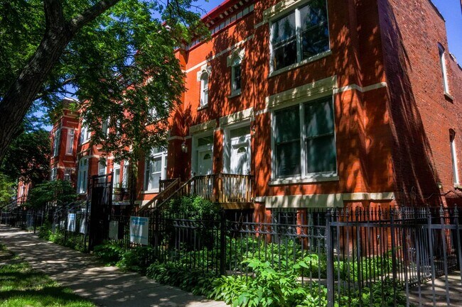 Building Photo - 715 S Claremont Ave