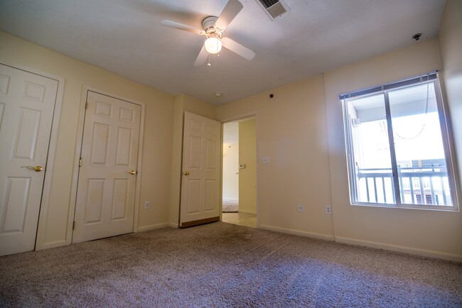 Building Photo - 4 bedroom, 4 bath unit overlooking the Mon...