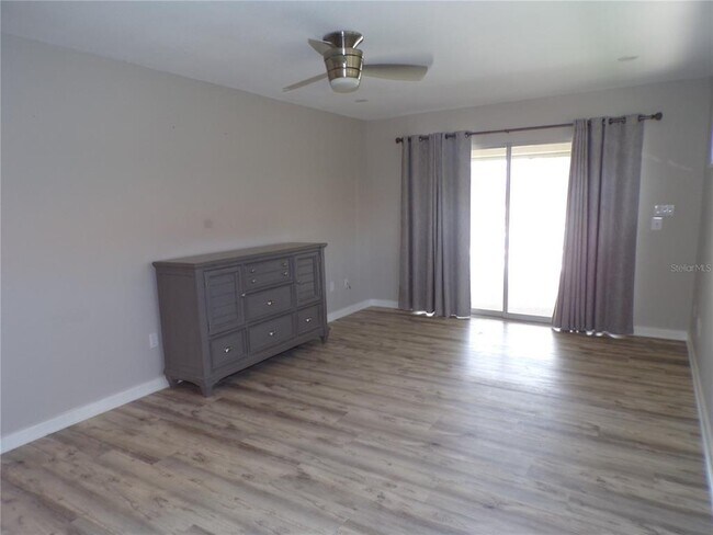 Building Photo - 2310 Palm Tree Dr